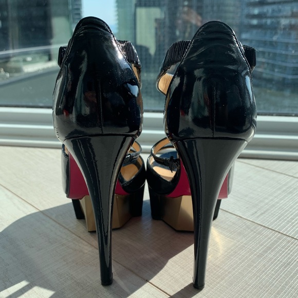 VERSACE Black Patent Leather Ankle Strap Sandals - Picture 2 of 9